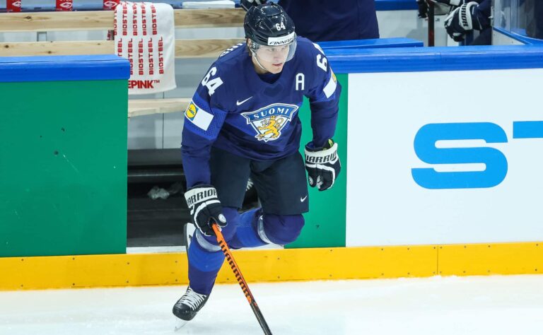 Mikael Granlund kahden tulen välissä