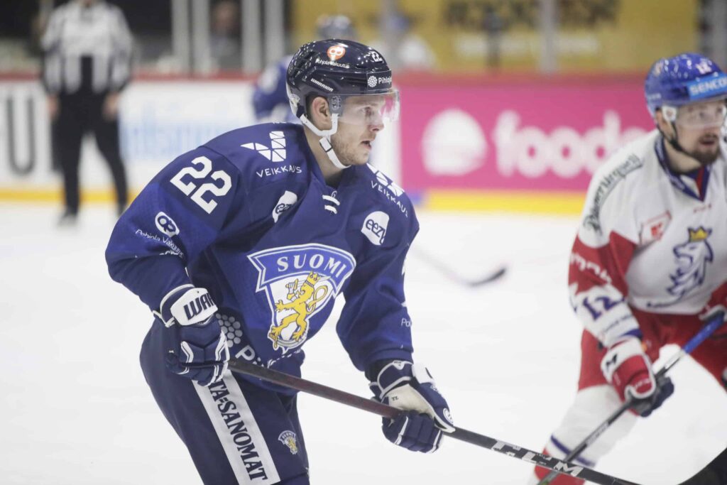 Leijona-hyökkääjä ärjyy Ruotsissa – kärkiseura repii nyt selkeää kaulaa