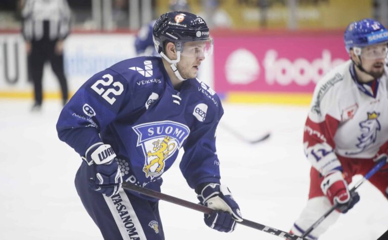 Leijona-hyökkääjä ärjyy Ruotsissa – kärkiseura repii nyt selkeää kaulaa