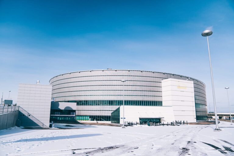 Helsinki käänsi selän Leijonille – asiantuntija ryöpyttää shokkipäätöstä IS:lle