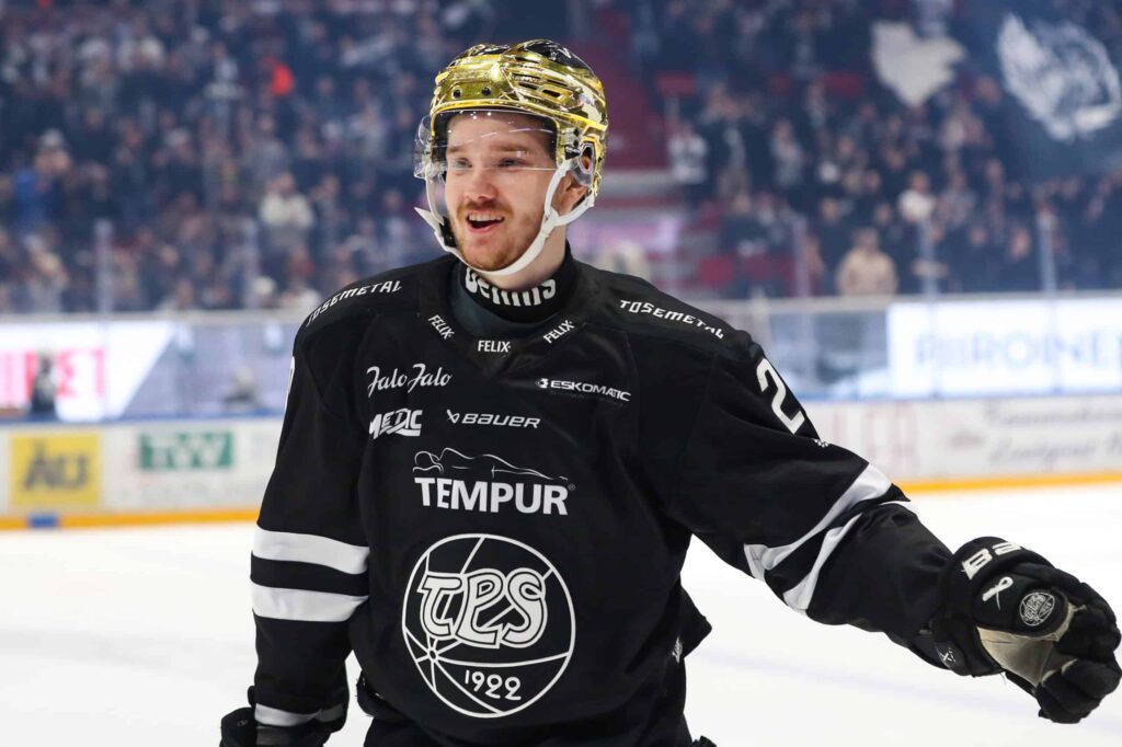 Tuleva Leijona-tähti NHL:ään - näin reagoitiin Kärpissä Tuleva Leijona-tähti NHL:ään – näin reagoitiin Kärpissä