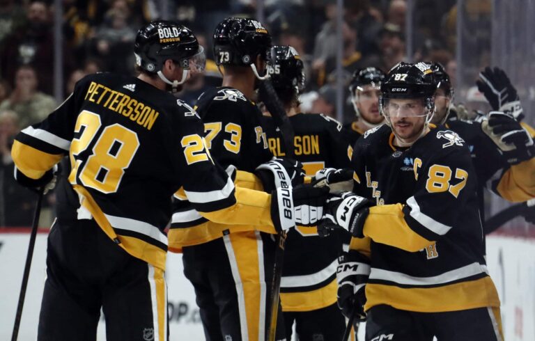 Tappelu, verta ja maali – ruotsalaisjätti otti NHL:ssä show’n haltuun