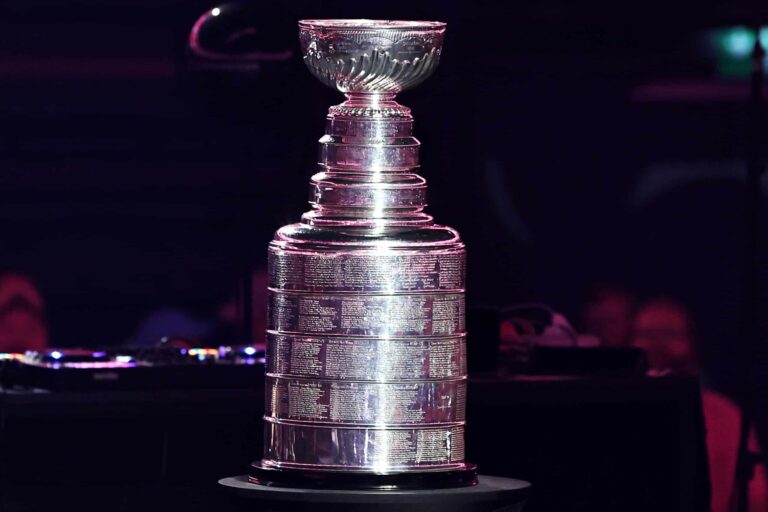 Aleksander Barkov teki sen taas – nämä suomalaisnimet kaiverrettiin NHL:n historiaan