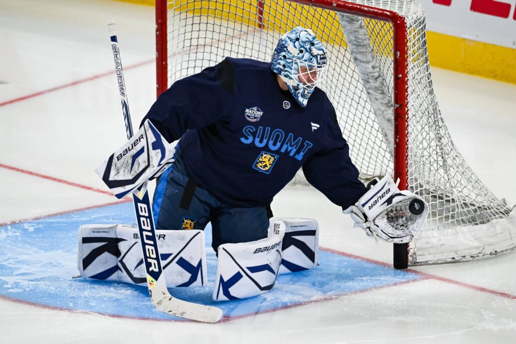 NHL-seura harkitsee yllätyskauppaa - suomalaisvahti pelinappulaksi? NHL-seura harkitsee yllätyskauppaa – suomalaisvahti pelinappulaksi?