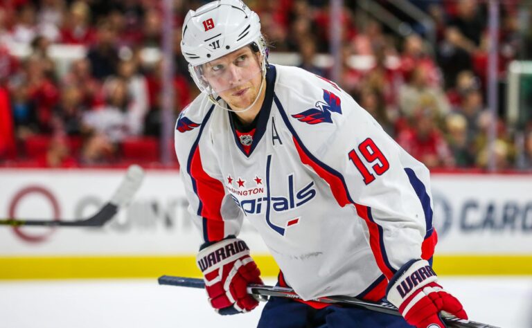 Ruotsin NHL-tähti palasi kotiin – reaktio iski luihin ja ytimiin