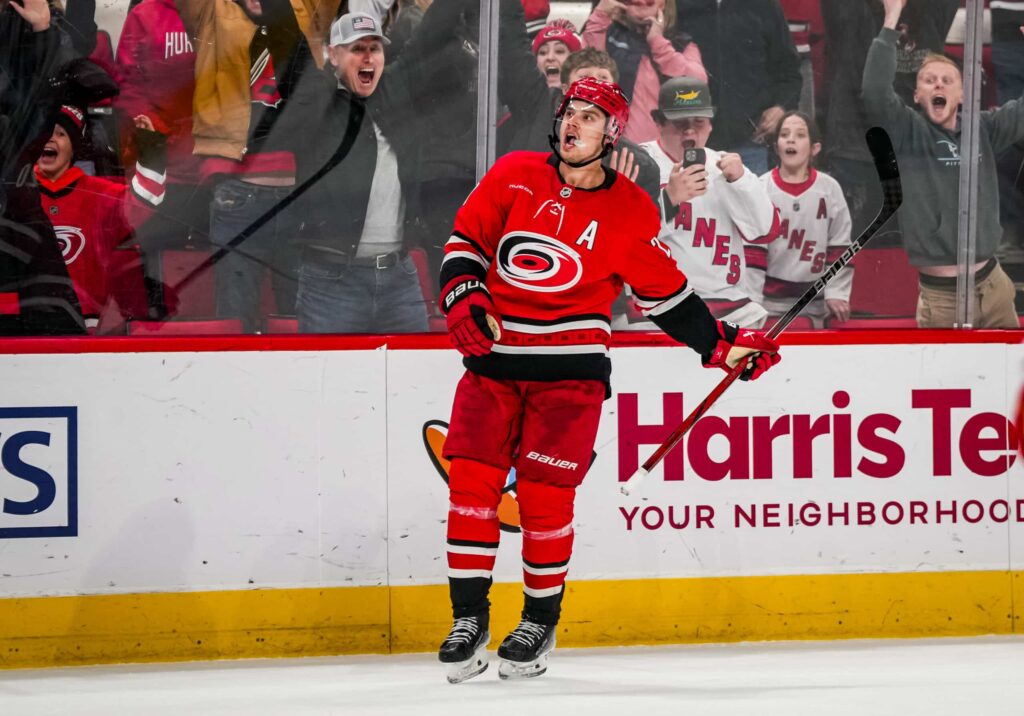 Sebastian Aho näkee valoa tunnelin päässä Sebastian Aho näkee valoa tunnelin päässä