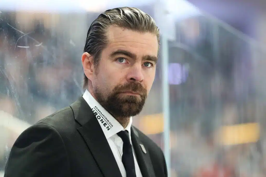 Jussi Ahokas kirjoitti historiaa – ainutlaatuinen kunnianosoitus