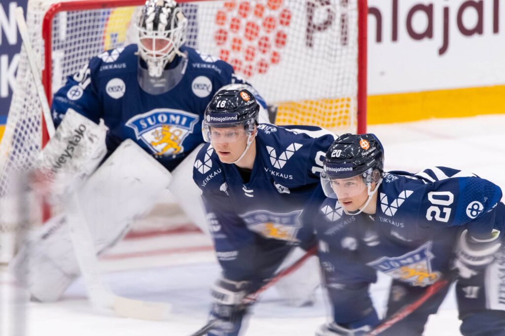 Ruotsi niukasti parempi – päävalmentaja kehui Nuorten Leijonien taistelua