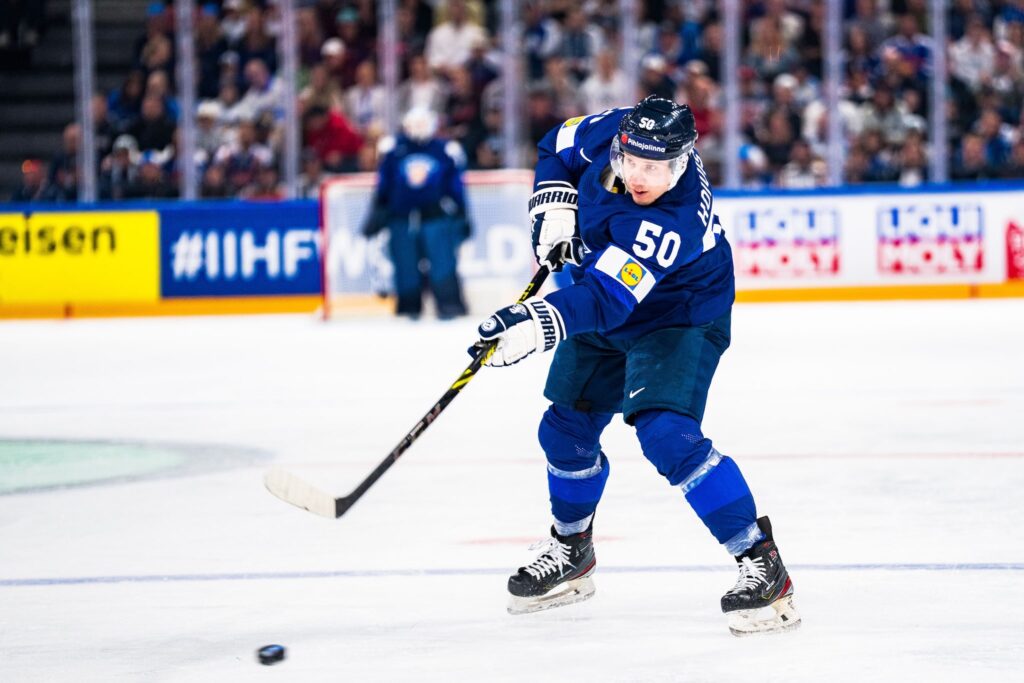 Jääkiekon maailmanmestarista Liiga-seuran kapteeni