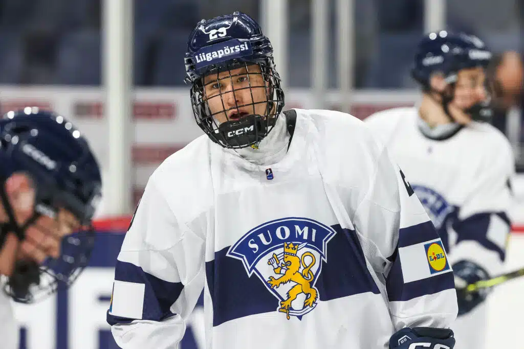 Pikkuleijonat leuka pystyssä Kanadan kaatoon – katseet kohdistuvat tähän pelaajaan