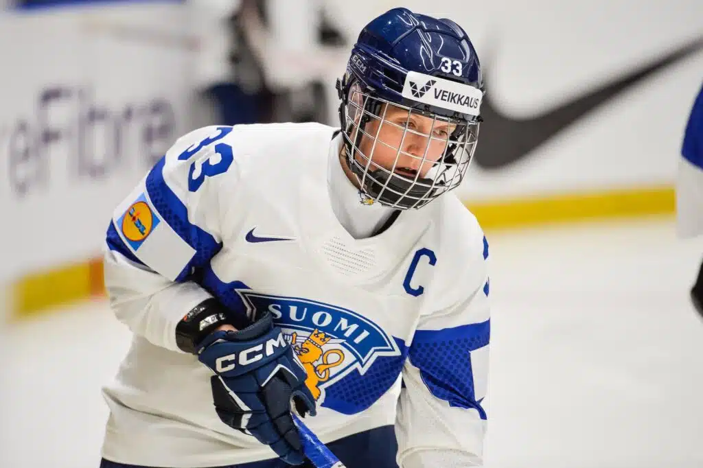 Naisleijonien kapteeni Michelle Karvinen suuresta saavutuksestaan: ”Olo on kunnioitettu”