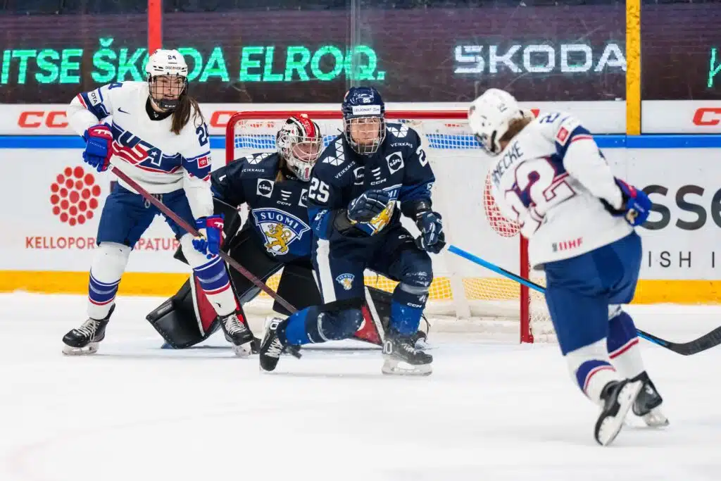 Naisleijonat jäi USA:n jyrän alle – katso MM-avauksen maalikooste