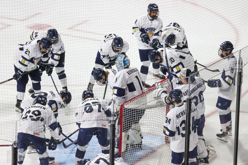 MM-järkytys ei peittänyt onnistujia - kolme Pikkuleijonaa palkittiin MM-järkytys ei peittänyt onnistujia – kolme Pikkuleijonaa palkittiin