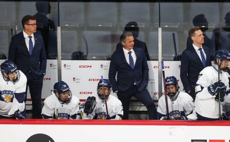 Kotkaniemi ei säästellyt sanojaan – tyly oppitunti Pikkuleijonille