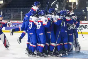 NHL-draftin ensimmäinen kierros kutsuu? – 17-vuotias puolustajalupaus keräsi 30 skoutin huomion
