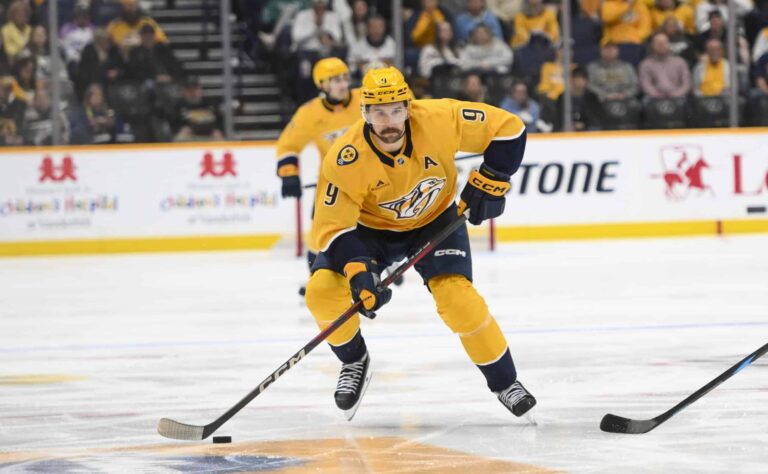 NHL:n ruotsalaistähti kuumana – Leijona-vahdilla vaikeaa