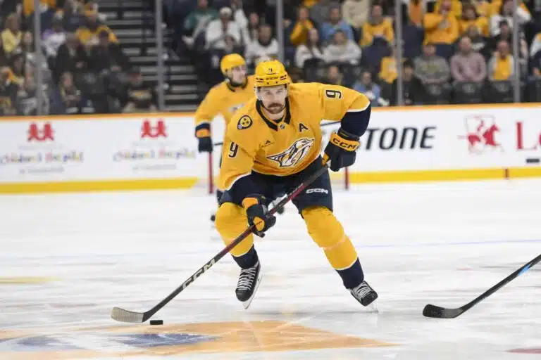 NHL:n ruotsalaistähti kuumana – Leijona-vahdilla vaikeaa