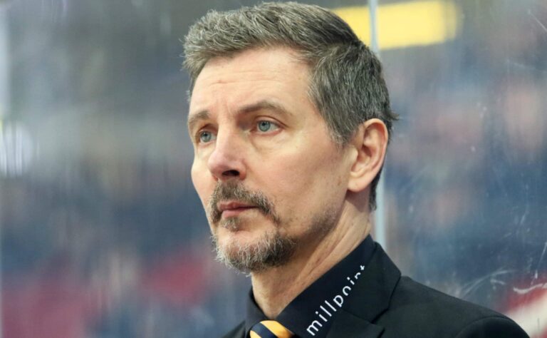 Naisleijonien päävalmentaja vaihtuu – nykyluotsi uusiin tehtäviin