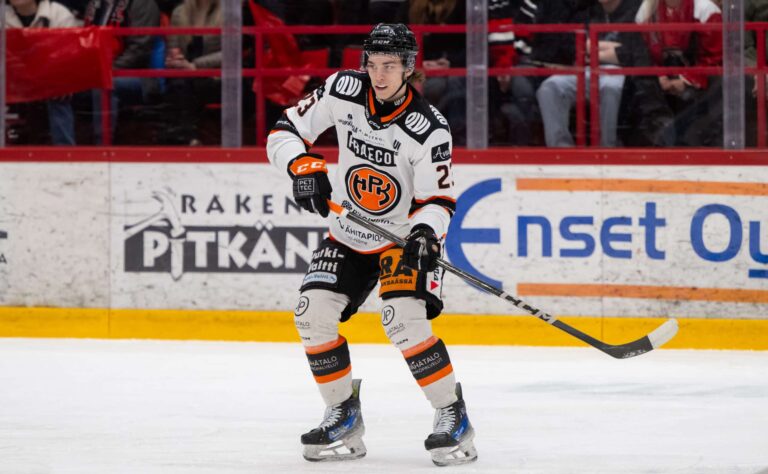 Liigastakin tuttu Latvian MM-tähti NHL-sopimukseen