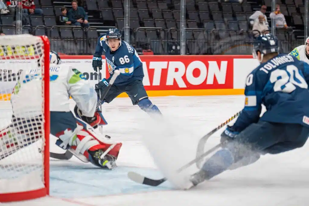 Dominanssi jäällä – Leijonien kultakimpale ylistyksen kohteena