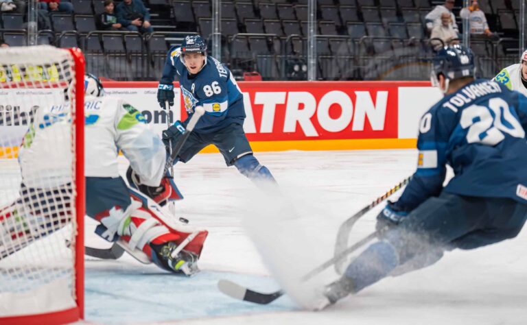 Dominanssi jäällä – Leijonien kultakimpale ylistyksen kohteena