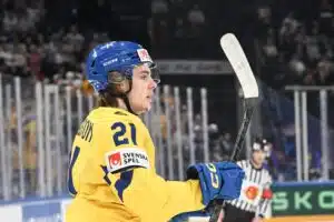 NHL:ssä nähtiin jättikäänne – vasta teini-iän ohittanut supertähti kuittasi ennätyssopimuksen
