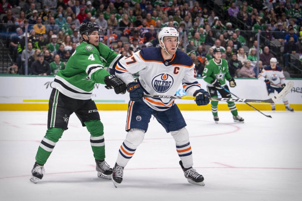 Hurja skenaario: Connor McDavid suomalaistähtien rinnalle? Hurja skenaario: Connor McDavid suomalaistähtien rinnalle?