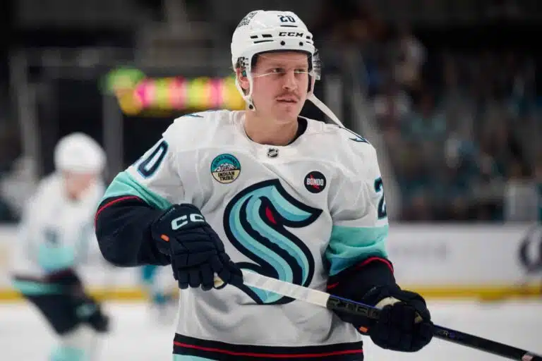 Eeli Tolvanen pimensi Kingsin erikoistilannemestarin – suomalaiset loistivat NHL:ssä
