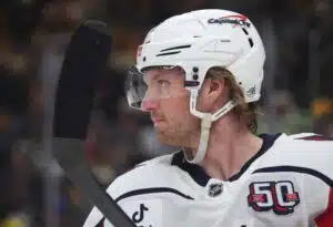 Tre Kronorille armoton takaisku – NHL-tähti rannalle MM-kisoista