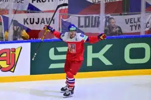 Teuvo Teräväinen ja Eeli Tolvanen taistelevat MM-kisojen tehotilastojen voitosta