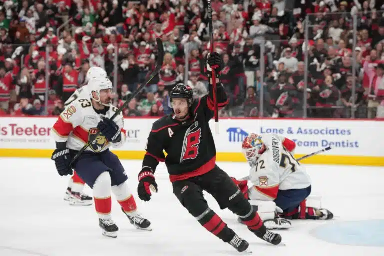 Sebastian Aho hyvästeli tähdet – nyt kuultiin suoraa puhetta uusista hankinnoista