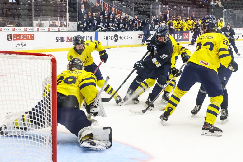 Täystyrmäys Pikkuleijonille – "Emme saaneet parastamme irti" Täystyrmäys Pikkuleijonille – ”Emme saaneet parastamme irti”