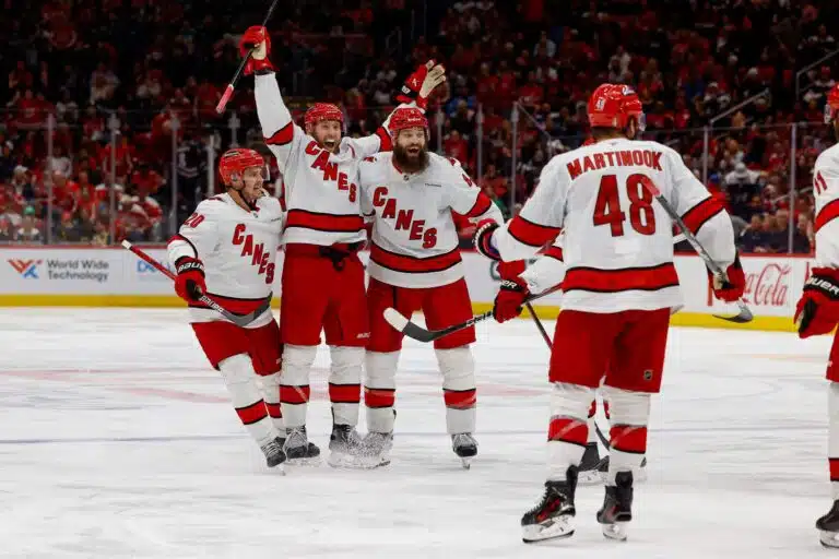 NHL-debyytti häämöttää – Sebastian Ahon Carolina kiinnitti ruotsalaisen