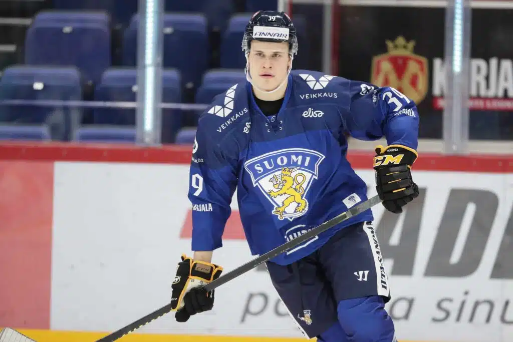 Jesse Puljujärvi alustamassa Leijonien olympiasankarin onnistumista