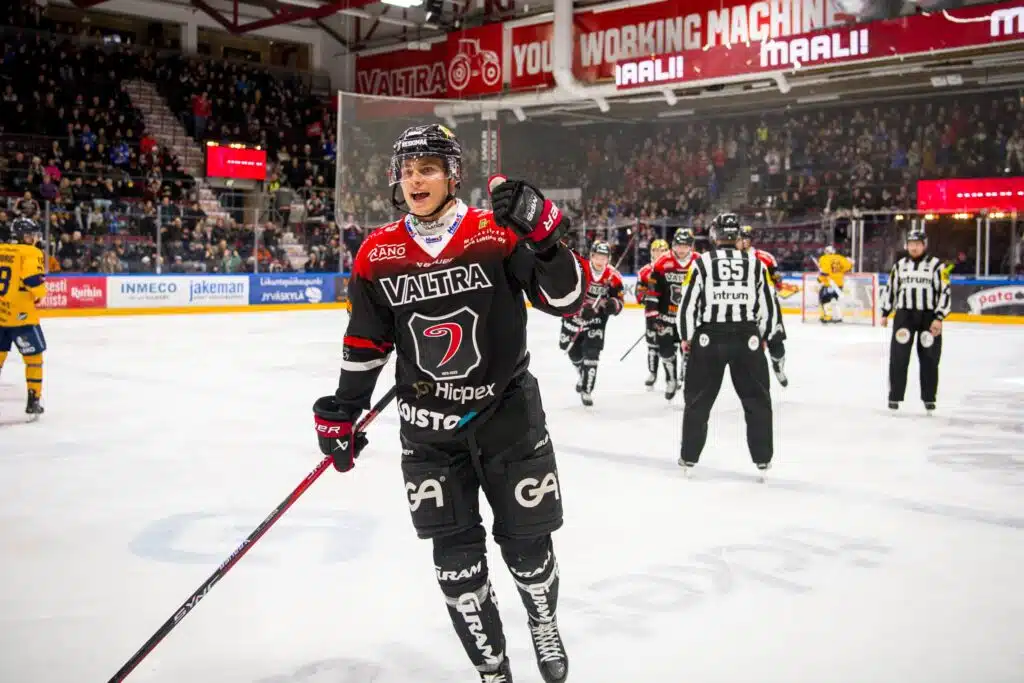 JYP nappasi Leijona-puolustajan – kova vahvistus Ruotsista