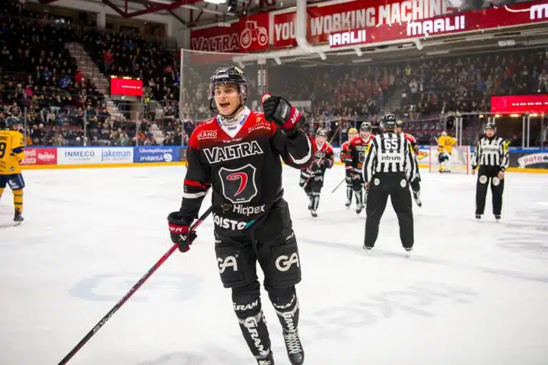 JYP nappasi Leijona-puolustajan – kova vahvistus Ruotsista