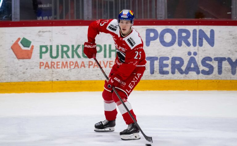 Pitkä odotus päättyi – NHL varasi vihdoin suomalaispelaajan