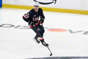 Kritiikin keskellä oleva olympiatähti vastasi huutoon – täräytti harvinaisen tempun NHL-kaukalossa