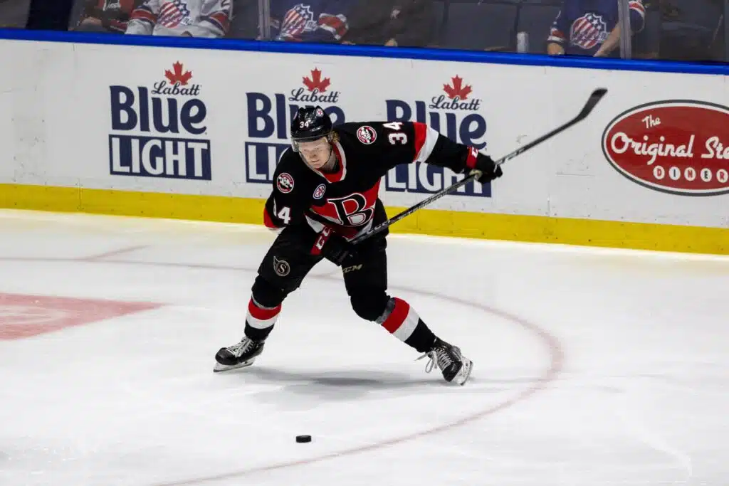 Sairastuvalta parrasvaloihin – suomalaisässä vakuuttaa Pohjois-Amerikassa