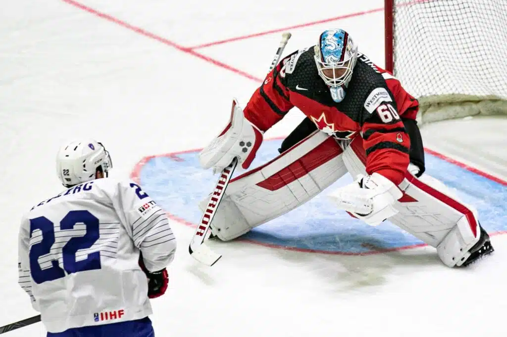 Kanadan maajoukkueessa hopeaa voittanut maalivahti vaihtaa dollarit rupliin