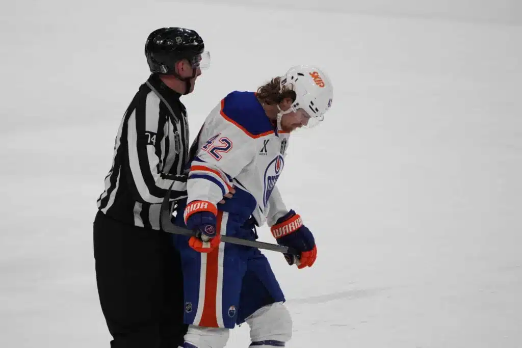 Stanley Cup -finaaleissa Leijona-pelaajat monessa mukana – tähtihyökkääjä lensi suihkuun