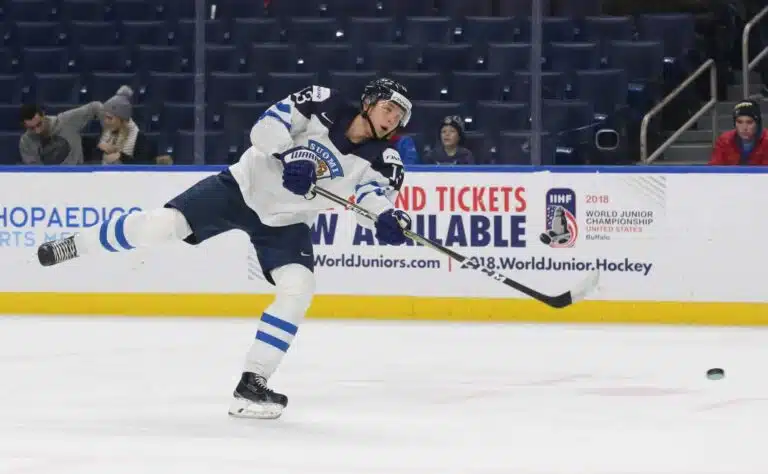 Entisen Leijona-hyökkääjän ura melkoisessa luisussa – NHL-ura vaihtui Euroopan kyläsarjaan