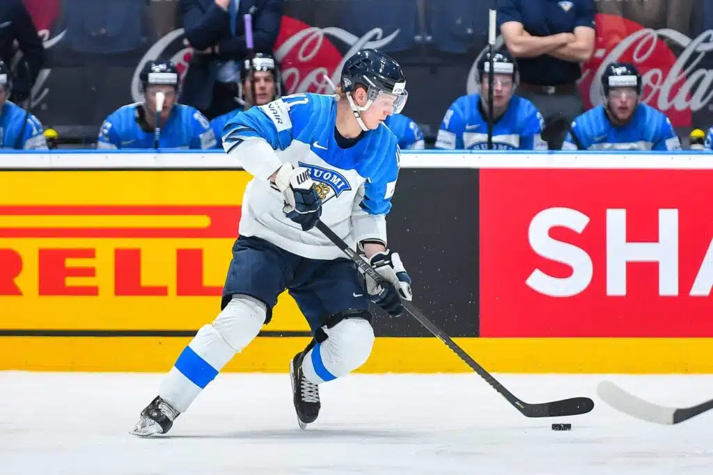 NHL: Suomalaishyökkääjän meno pysähtyi kuin seinään – ikävä uutinen rapakon takaa