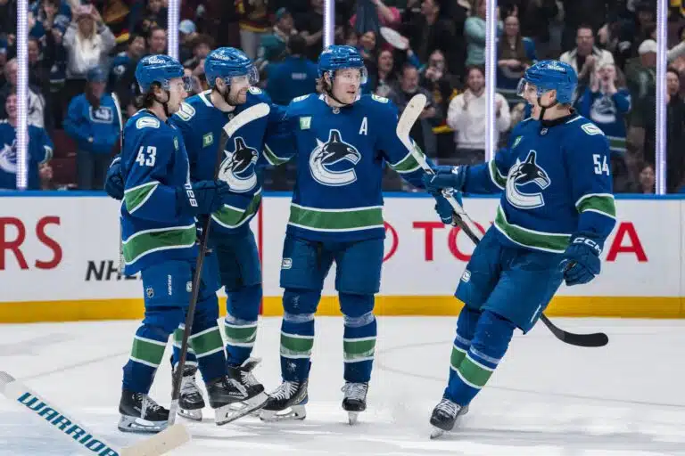 Täysi romahdus NHL:ssä – tähtien lähdöt ajoivat seuran tähän pisteeseen, nyt myös pomon paikka vaarassa