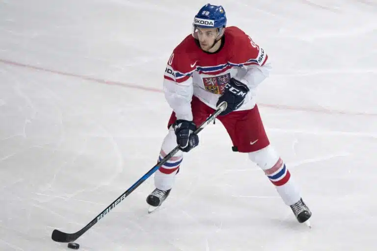 Tshekin MM-tähti jätti NHL:n taakseen – puolustajaa suomalaisten selustaa jatkossa