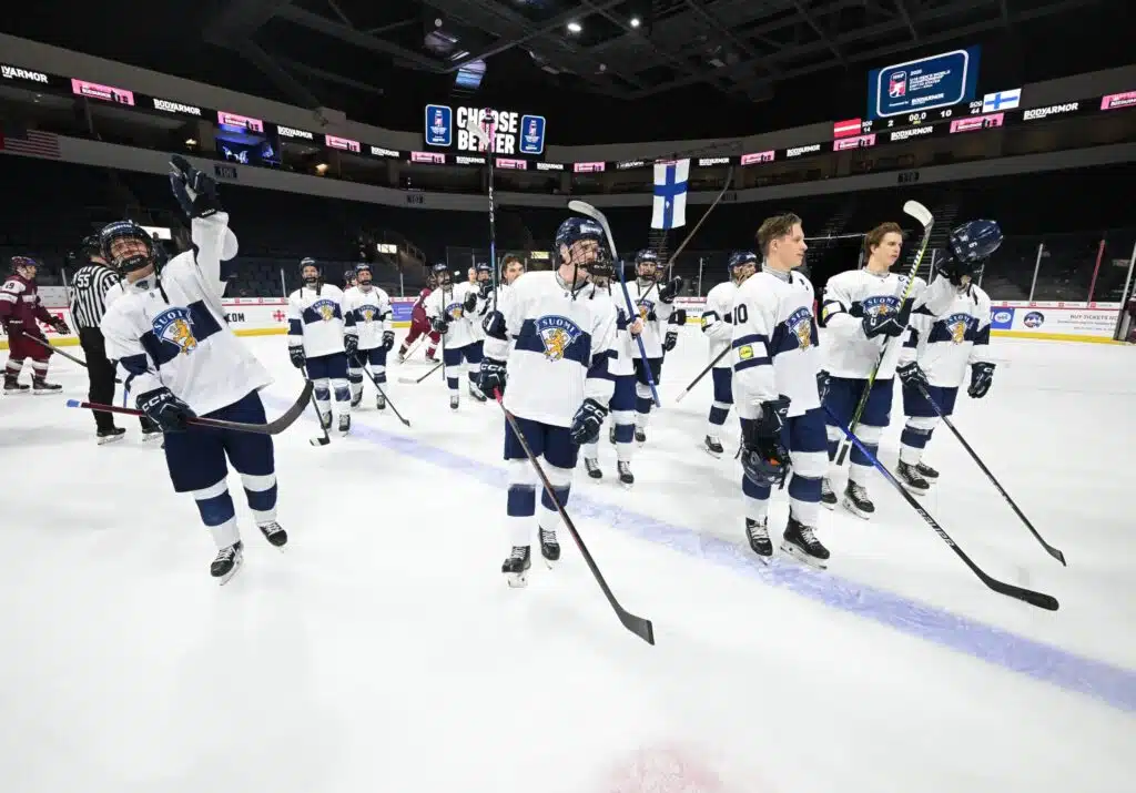 Pikkuleijonat aloittaa Hlinka Gretzky Cupin Kanadaa vastaan maanantaina – tässä kapteenisto