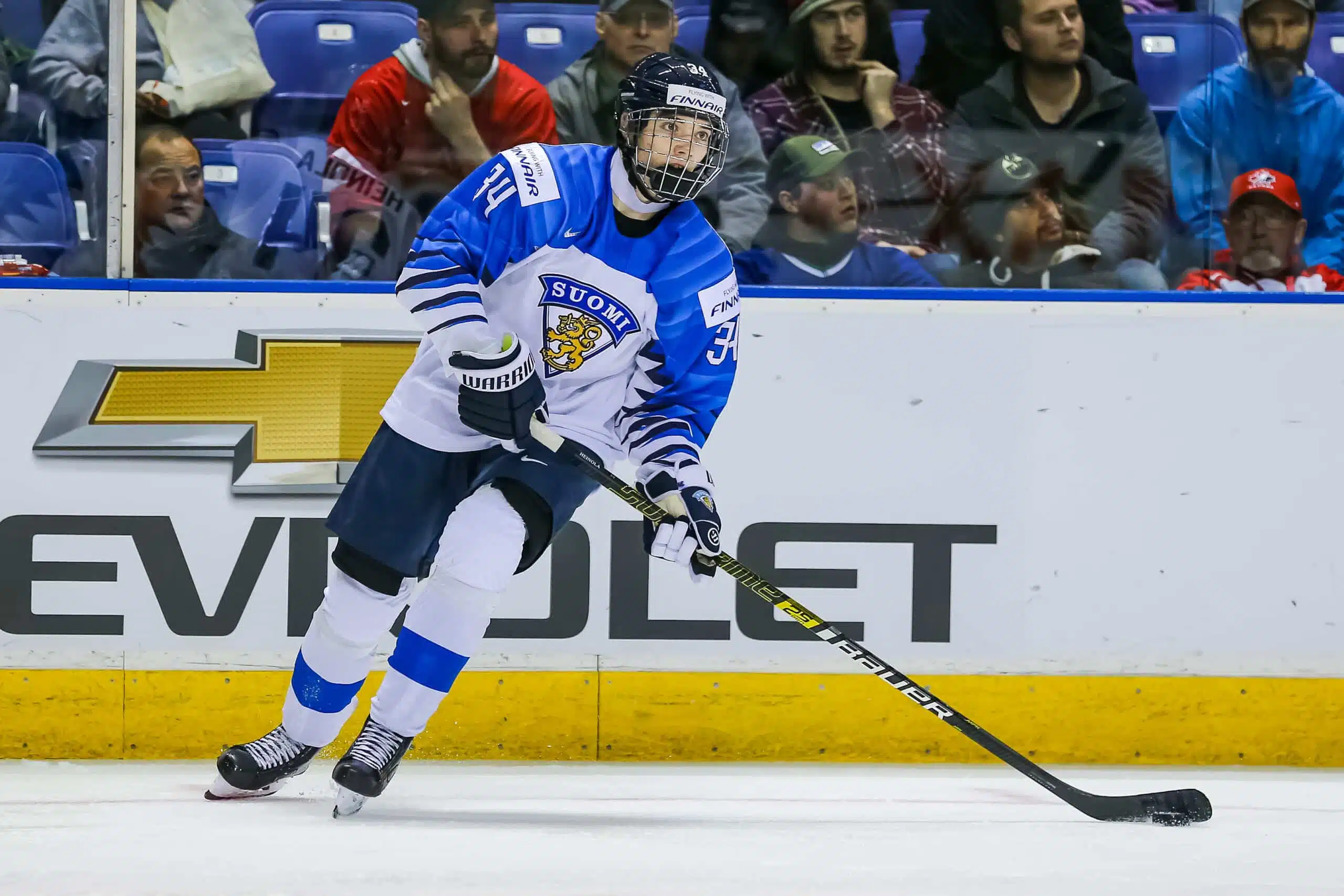 Läpimurto jäi haaveeksi – MM-kisoihin valittu suomalaispuolustaja jättämässä NHL:n