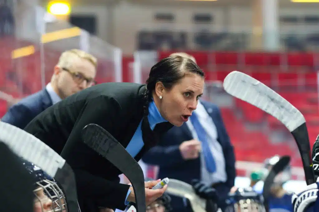 HIFK kaatui – ex-Naisleijonalle kylmä suihku