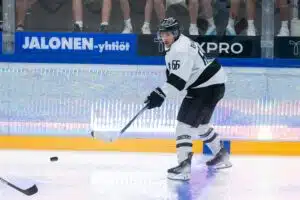 Suomalaispuolustaja käytti saumansa – nyt odottaa uusi haaste Ruotsissa