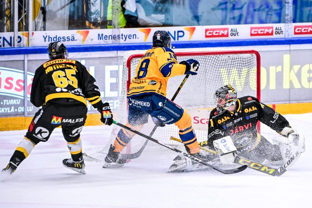 IL: Nuorten Leijonien maalivahti joutui myrskyn silmään – reaktio oli selvä
